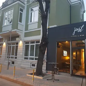 https://just-rooms-wine.goldensandshotels.net
